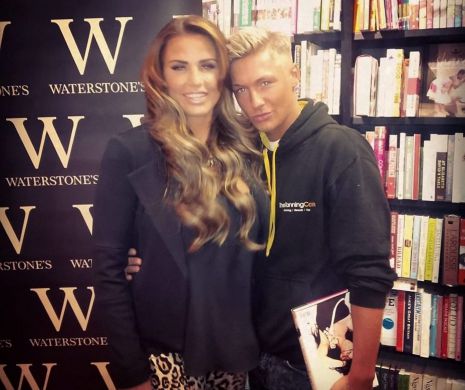 Un bărbat e gata să scoată din buzunar 20.000 de lire sterline pentru operaţiile estetice. Vrea să fie copia vedetei tv Katie Price