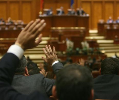 Un grup de jurnalişti cere într-o petiţie transparenţa dezbaterilor din Parlament pe Codul electoral
