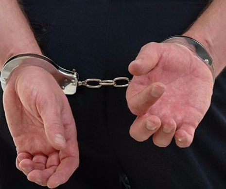 Un primar şi trei angajate ale unei primării din Dâmbovița, reţinuţi pentru abuz, delapidare şi fals