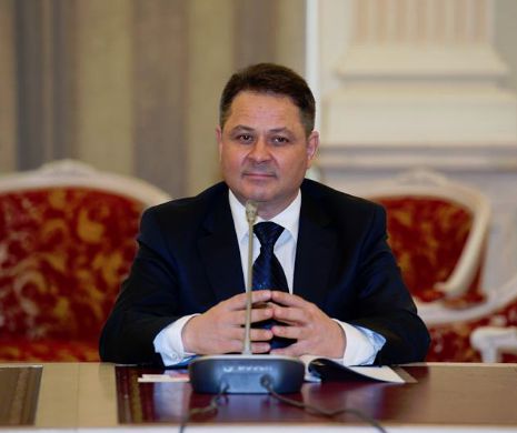 Vandam a sudat poarta de la vila senatorului Agrigoroaei: "Poliţia nu poate face nimic!"/ Interlop: "Şi de Crăciun i-am invitat la masă, dar ne-au respins”