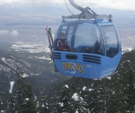 Zeci de turişti, blocaţi timp de mai multe ore într-o telegondolă, la Voineara.