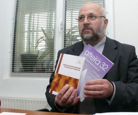 Afaceri superbănoase cu manualele de religie. Doi soți din Iași dețin 80% din piața din România