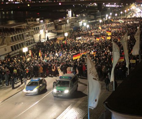 Anti-Islamizarea se ÎNTINDE: Manifestație PEGIDA în Marea Britanie