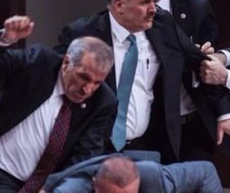 BĂTAIE în Parlament, soldată cu cinci deputați RĂNIȚI