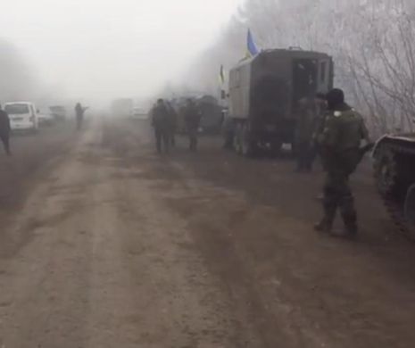 Ce fac SOLDAŢII UCRAINENI pe linia frontului, în timpul armistiţiului, printre TANCURI şi camioane blindate | VIDEO