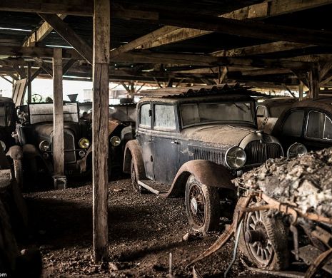 COMORI, îngropate 50 de ani. Colecţia NEŞTIUTĂ de automobile emblematice, scoasă la licitaţie: "Era ca şi cum ai fi intrat în camera lui Tutankamon" | GALERIE FOTO