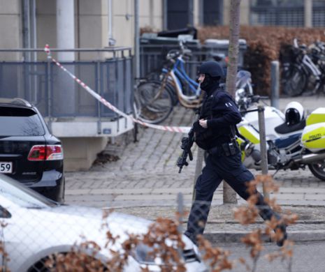 Doi bărbați AU DESCHIS FOCUL în Copenhaga, la o debatere despre ISLAM. La eveniment erau prezenți ambasadorul francez și controversatul caricaturist danez Lars Vilks. Trei polițiști au fost RĂNIȚI