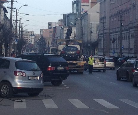 Dorel de la RIDICĂRI AUTO a rupt cablul de FIBRĂ OPTICĂ și a lăsat o parte din oraș fără INTERNET