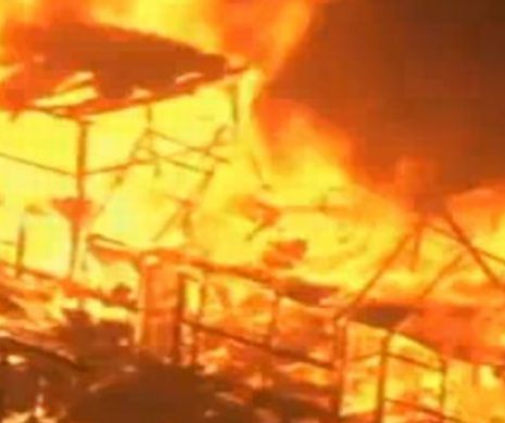 Două oraşe din California, EVACUATE din cauza unui incendiu. FLĂCĂRILE au distrus aproape 40 de case