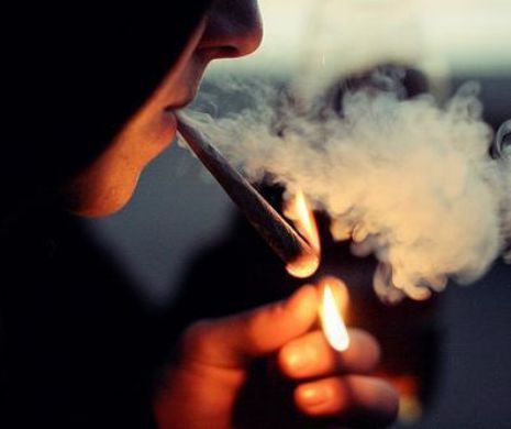 DROGURI la biserică. Un PREOT și doi băieți de cor, prinși FUMÂND MARIJUANA