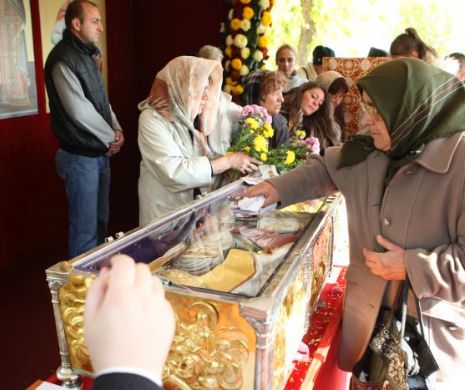 Feriți-vă de falșii călugări! Ei sunt escrocii în sutană