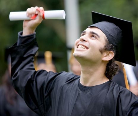 GAFA unei universităţi a făcut fericiţi 800 de candidaţi. Deşi au picat examenul, ei au fost ADMIŞI