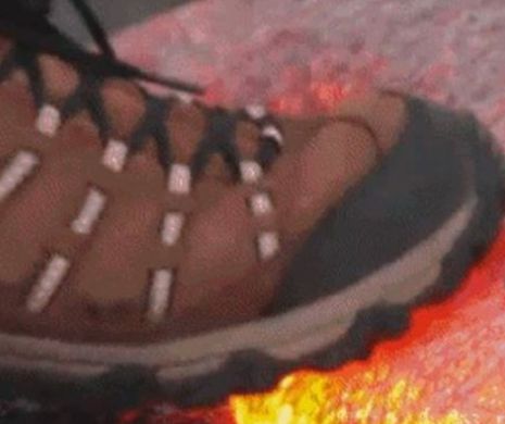 Imagini incredibile! Vezi ce se intampla cand un savant excentric calca pe lava care curge pentru a vedea ce pateste