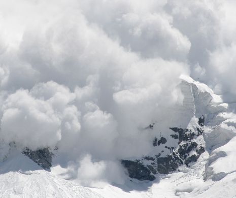 Mai multe AVALANȘE au făcut 122 de victime, unele sunt încă sub zăpadă