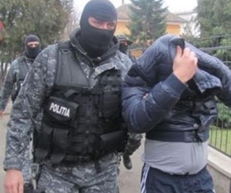 O nouă metodă de jaf. Falși polițiști îi lasă pe bătrâni fără pensii