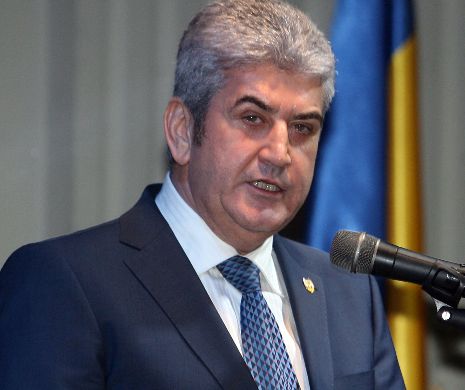 Ponta îşi deleagă atribuţiile lui Oprea în perioada 10-17 februarie