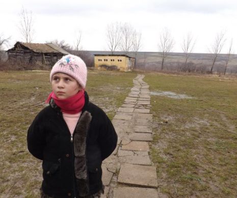 REVOLTĂTOR. Două copile de clasa a IV-a la o şcoală din Mehedinţi au căzut în WC după ce podeaua s-a prăbuşit