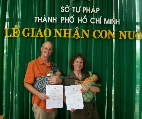 Tragedie în Vietnam. Un tată trebuie să aleagă pe care dintre cele două fete, ale sale, o poate salva.