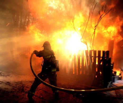 Trei copii, de 3,5 și 7 ani morți într-un incendiu