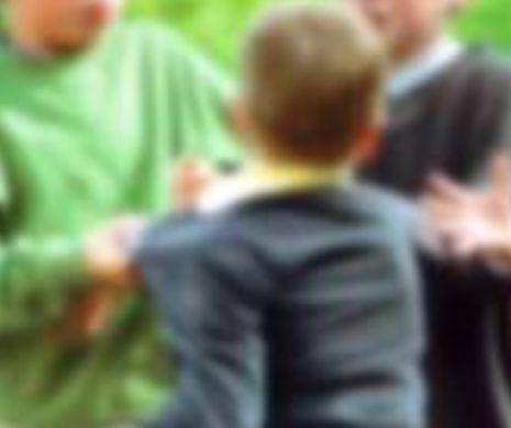 Trei tăntălăi s-au blocat în casa în care au intrat să fure. Au fost salvați de Polițiști