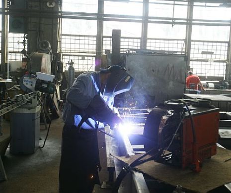 Câte LOCURI DE MUNCĂ vacante sunt în ROMÂNIA