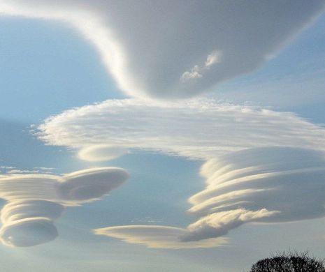 Ce-a văzut pe CER un șofer. IMAGINI spectaculoase cu un fenomen bizar | Galerie Foto