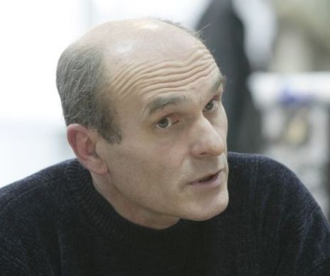 Cristian Tudor Popescu, despre semiotica siglei DNA și a cătușelor: "N-are în mână o sabie, are un paloș. E făcut cam pe statura doamnei Kovesi paloșul ăla"