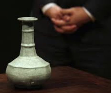 Cu cât ar putea fi vândută o vază simplă, chinezească