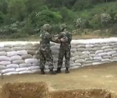 Dacă ar fi în armata CHINEI pe timp de RĂZBOI, ţara ar fi cucerită imediat. Ce a făcut cel mai IMBECIL soldat chinez | VIDEO