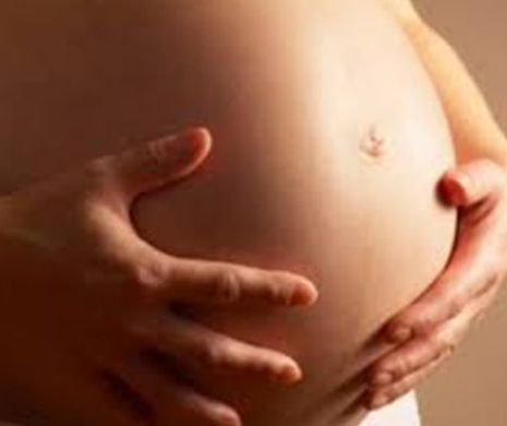 Isi ascunde burtica! Imagini in premiera cu o celebra vedeta TV insarcinata