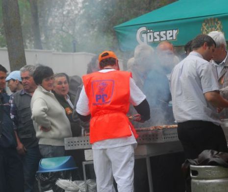 Mită afumată. A luat șpagă tone de cârnați și carcase de porc pentru pomeni electorale