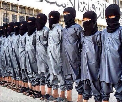 O mamă și-a răpit propriii copii pentru a-i preda jihadiștilor ISIS