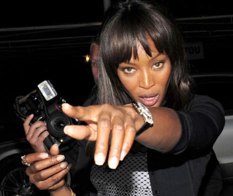 PĂRUIALĂ între top-modele. Naomi Campbell s-a BĂTUT cu un manechin într-un club
