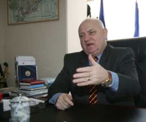 Personajul săptămânii. Ieri îi „aresta”, azi face șpagat la Gâdea în emisiune să scoată hoții din pârnaie. Pavel Abraham. Un țăran din Jibou, fost șef al Poliției și apărător al lui Bercea Mondial