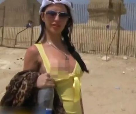 Pornografie într-un monument istoric cunoscut în toată lumea. S-a DEZBRĂCAT fără să-i pese de ochii curioșilor | VIDEO
