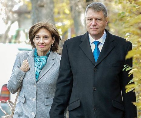 PRIMUL DINEU la Castelul Peleș la care participă un președinte în funcție. Klaus și Carmen Iohannis, invitați ai Familiei Regale