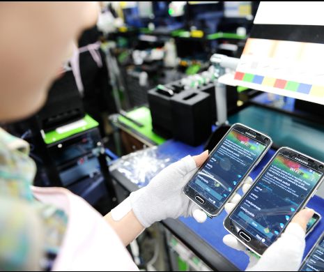SAMSUNG a dezvăluit S6. VEZI cu ce se laudă în faţa APPLE