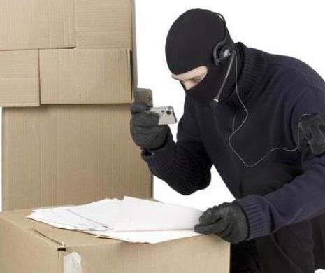 SIE desființează 11 mituri cu spioni:  “În filme, personajele-spion scot dispozitive electronice sofisticate din gulerul cămăşii”