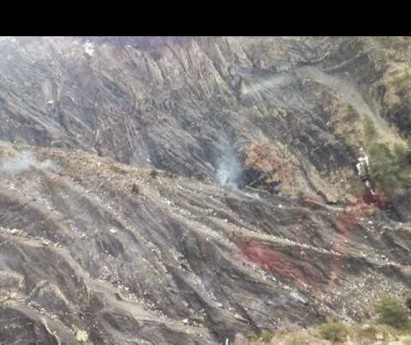 ŞOCANT. Imaginile dezastrului din FRANŢA. Acestea sunt primele fotografii cu EPAVA AVIONULUI făcut praf în MUNŢI