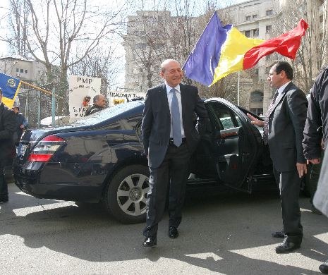 Traian Băsescu: Încerc să o tratez pe Gabi Firea ca pe o mămică în luna a opta. Mă ofer să-i botez copilul