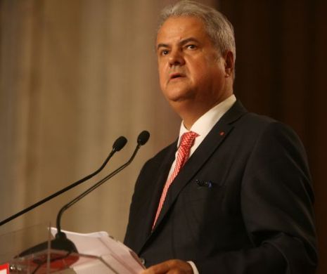 Adrian Năstase: Constituţia nu a stabilit posibilitatea atacărilor hotărârilor Parlamentului la CCR