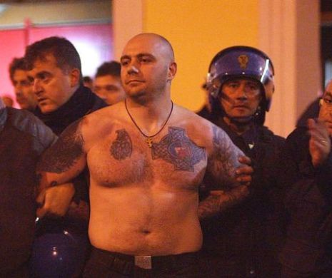BREAKING NEWS | S-a intamplat la granita Romaniei! Au ranit 35 de politisti, apoi au fost arestati! Imaginile sunt socante