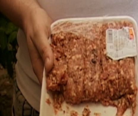 Caz revoltător. Atentat la sănătate: Mucuri de ţigară în caserola CU MITITEI