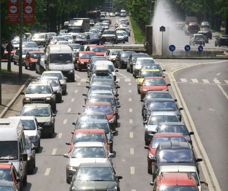 CELE MAI AGLOMERATE DRUMURI, în minivacanța de Paște. RUTELE pe care le pot folosi ȘOFERII pentru a evita BLOCAJE ÎN TRAFIC