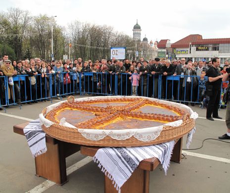 Cum arată cea mai mare pască din lume