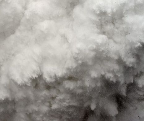 Cum arată o tabără de alpinişti după ce a fost măturată de un tsunami de zăpadă | FOTO