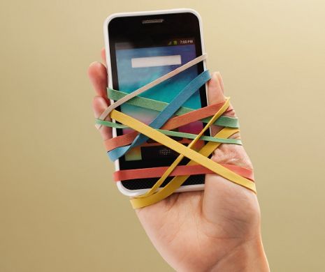Cum să-ţi încarci bateria la telefon în doar 60 de secunde VIDEO
