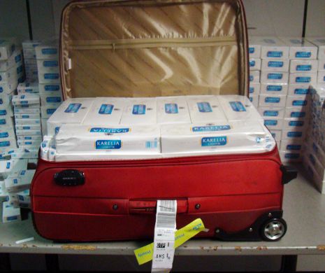 DNA: Două persoane reţinute pentru contrabandă cu ţigări