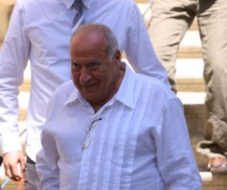 În timp ce Camelia era audiată, Dan Voiculescu scria la o carte științifică
