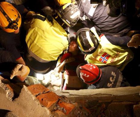 MIRACOL în Nepal. La cinci zile de la CUTREMUR au fost găsiți în viață o tânără și un adolescent